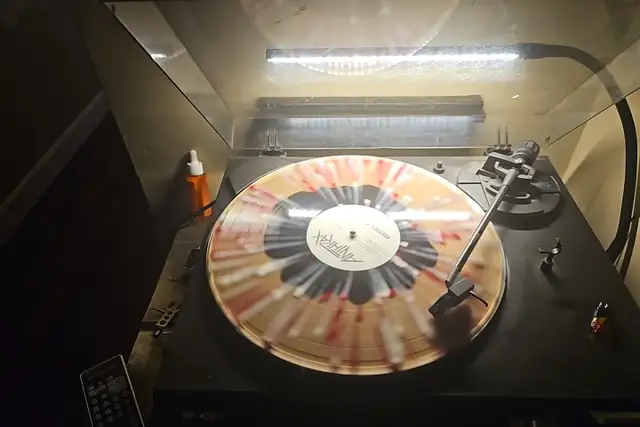 Technics Turntable with Matalica lp in Stereo Systems & Home Theatre in Oshawa / Durham Region - Image 4