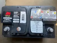 Like new motomaster top post battery L3 / 48 / H6 CA 900amps 