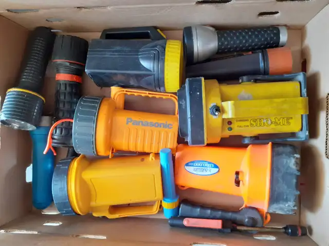 construction flashlight - in Other in Calgary - Image 2