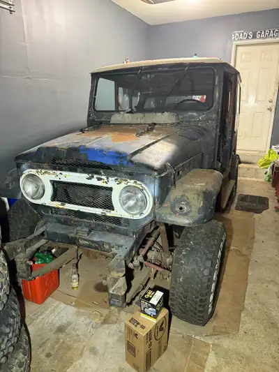 I am selling a 1974 Toyota Land Cruiser fj40. The car comes with everything you need to finish the c...
