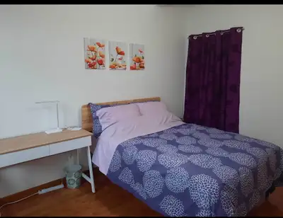 Bonjour, mon logement de 3 chambres a une chambre disponible pour location à court terme, au 2e étag...