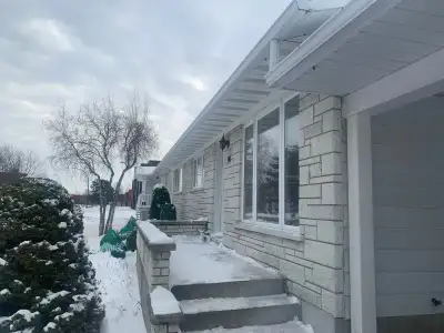 Maison à louer 4 chambres secteur tranquille disponible 1er juillet. Belle maison lumineuse située d...