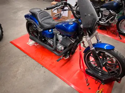 Rev up your life with this 2014 Harley-Davidson Breakout! This stunning bike features a powerful eng...