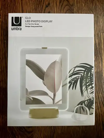 NEW in BOX! Umbra Glo 5x7 LED Photo Display, View more