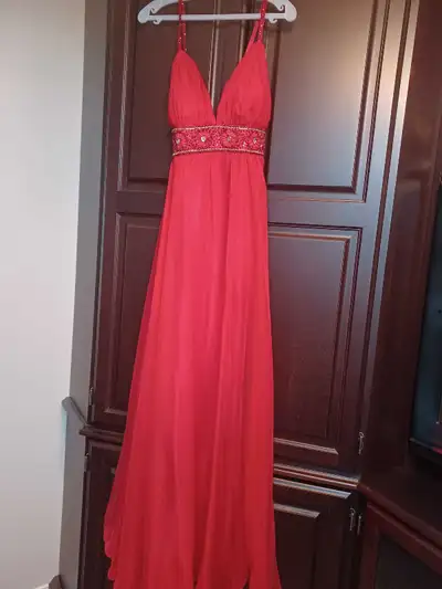 Beaded red dress with ruched bust. Worn once. Size XS Satin under layer with chiffon outer layer. In...