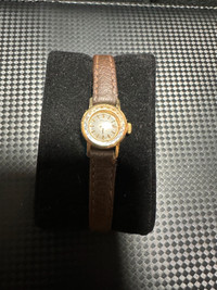 Ladies vintage Seiko 18K solid gold watch.