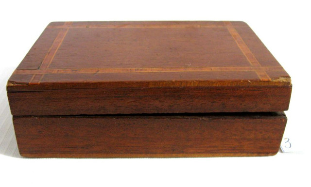 PETITE BOITE DE RANGEMENT ANTIQUE SMALL STORAGE BOX No.b dans Art et objets de collection  à Ouest de l’Île