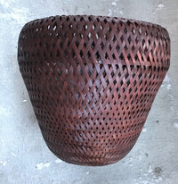 grand cache pot en bambou tressé par artisan
