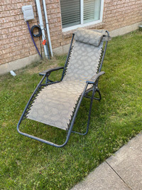 Foldable lawn or patio chair 
