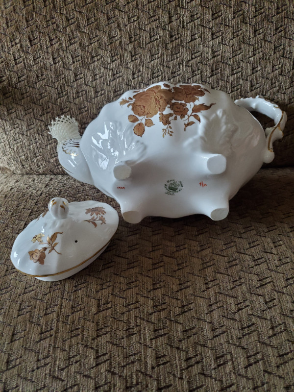Vintage Hammersley Teapot, Cream and sugar. in Arts & Collectibles in Bridgewater - Image 3