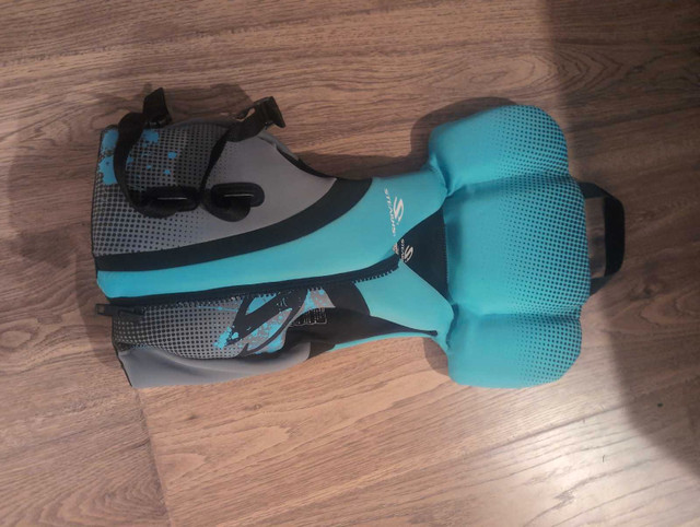 Life Jackets for child in Exercise Equipment in Oakville / Halton Region - Image 3