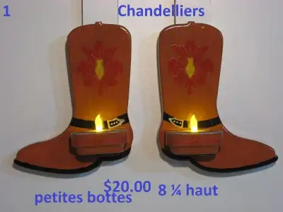 J'ai 2 paires de chandeliers petite bottes de cowboy 8¼ de haut ,avec des chandelles a piles. Prix f...