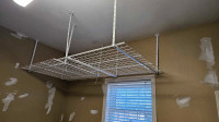 Ceiling storage rack / Support de rangement plafond