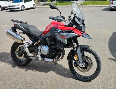 Moto BMW F850 GS 2022 En parfaite condition ! Parfait pour la route ou le hors route. Super conforta...