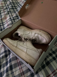 Size 6 Air Force 1s (used)