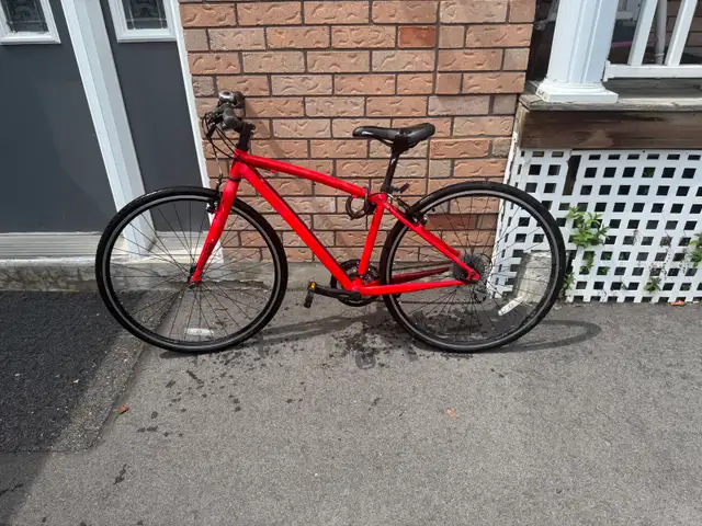 Devinci St-Tropez Hybrid Bicycle in Road in Ottawa - Image 2
