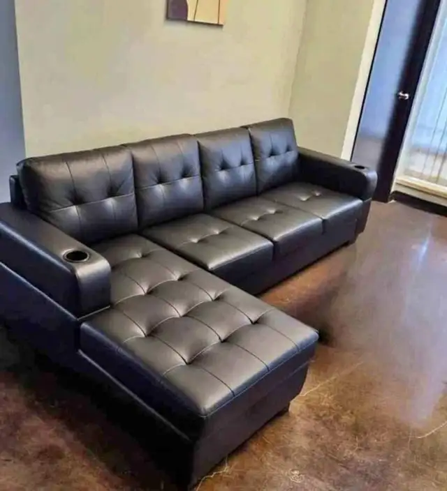 Discount Binge Couches Leather Sectional Sofa Large Family Sofa in Couches & Futons in Kingston - Image 2