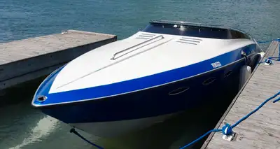 VERY RARE FIND !! - LARSON SPECTRE . 25 Ft Offshore Speed Boat - 454 (390HP) w/Bravo 1 outdrive -Boa...