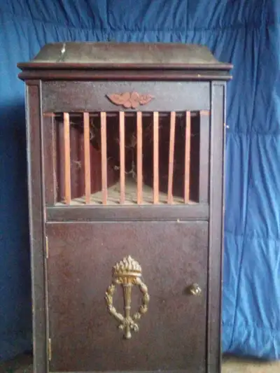 Antique phonograph turn table, View more