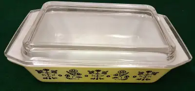 Vintage Christmas edition Pyrex dish, View more