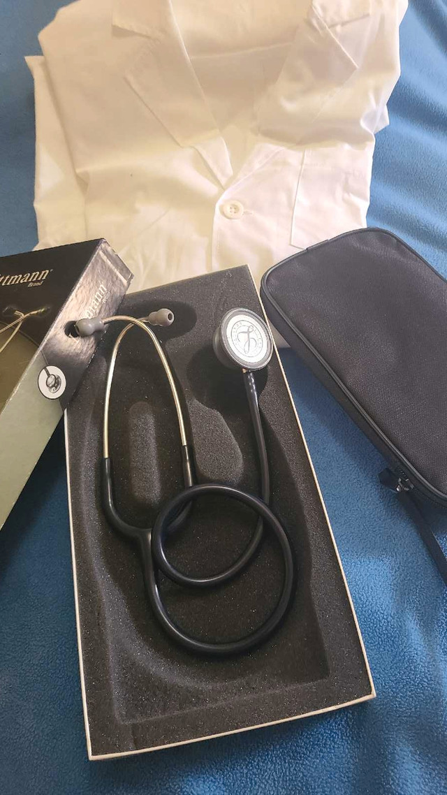 STÉTHOSCOPE  LITTMANN MADE IN USA AVEC ÉTUI  ET SARRAU. dans Santé et besoins spéciaux  à Ville de Montréal - Image 2