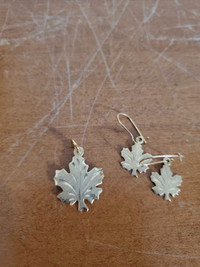 Gold tone maple leaf charm and earrings 
