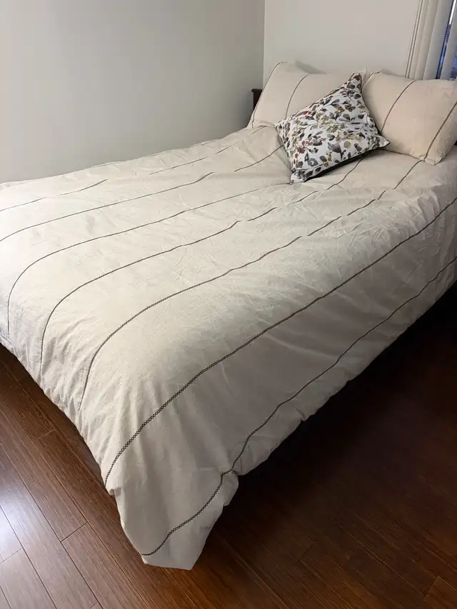 IKEA Songesand Queen bed w/ 4 drawers and clean covered mattress in Beds & Mattresses in City of Toronto - Image 2