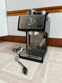 DeLonghi Coffee machine/ Cuisinart grinder/ Lenox plates
