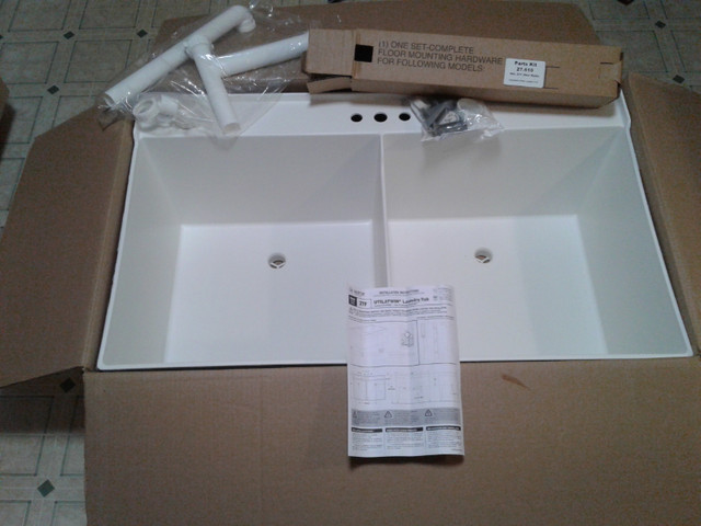 Mustee  24"×40" double laundy tub NIB c/w parts & instructions dans Autre  à Cap Breton