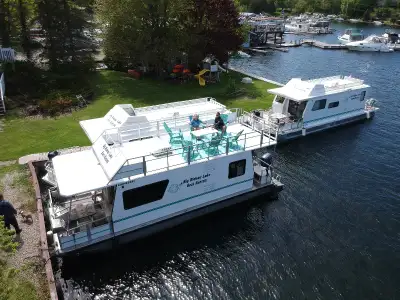 Houseboats for Rent on World Heritage Site ,, Rideau Waterway