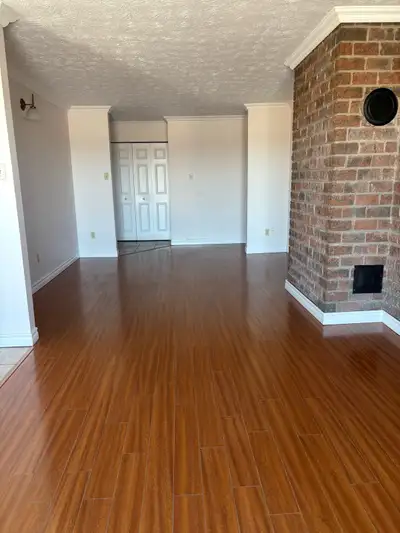 GRAND CONDO À LOUER 5 1/2