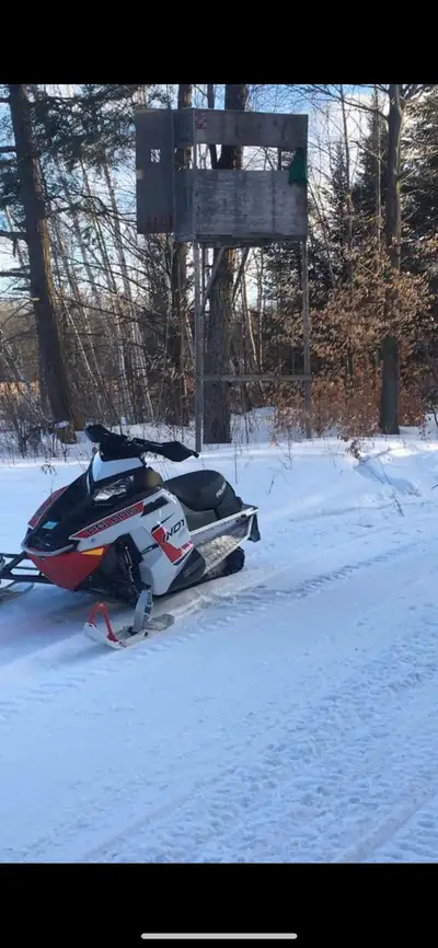 2016 Polaris Indy 800 for sale. Runs great fairly fresh top end done with fix kit. Fox float shocks...