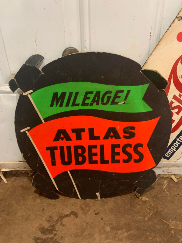 VINTAGE 1960's ATLAS TIRES TIRE INSERT SIGN in Arts & Collectibles in Summerside