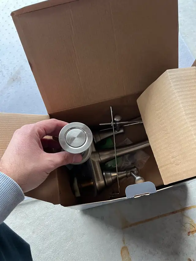 Moen bathroom faucets pair brushed nickel spot free in Plumbing, Sinks, Toilets & Showers in Hamilton - Image 4