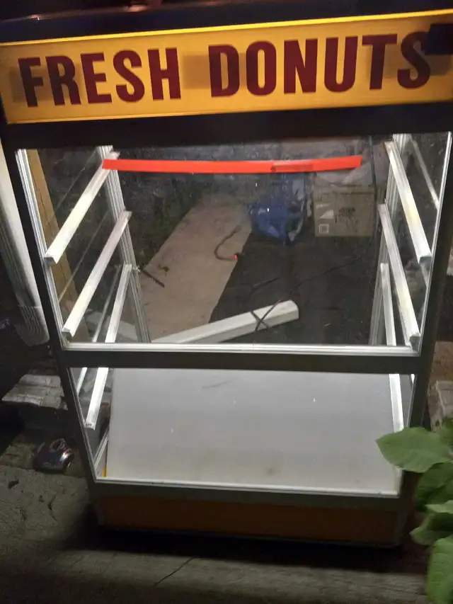 Donut machine417524296178083841
