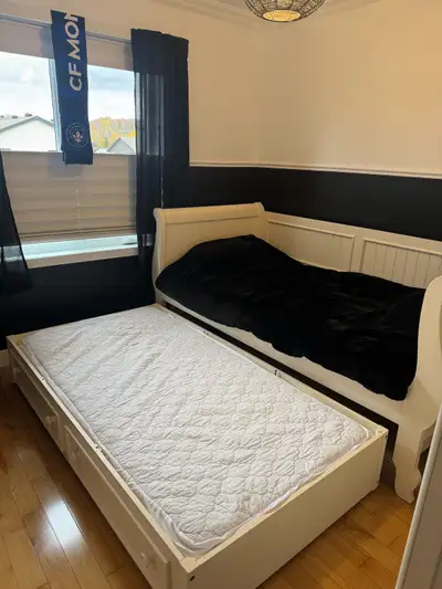 set de chambre complet en pin et merisier massif, View more