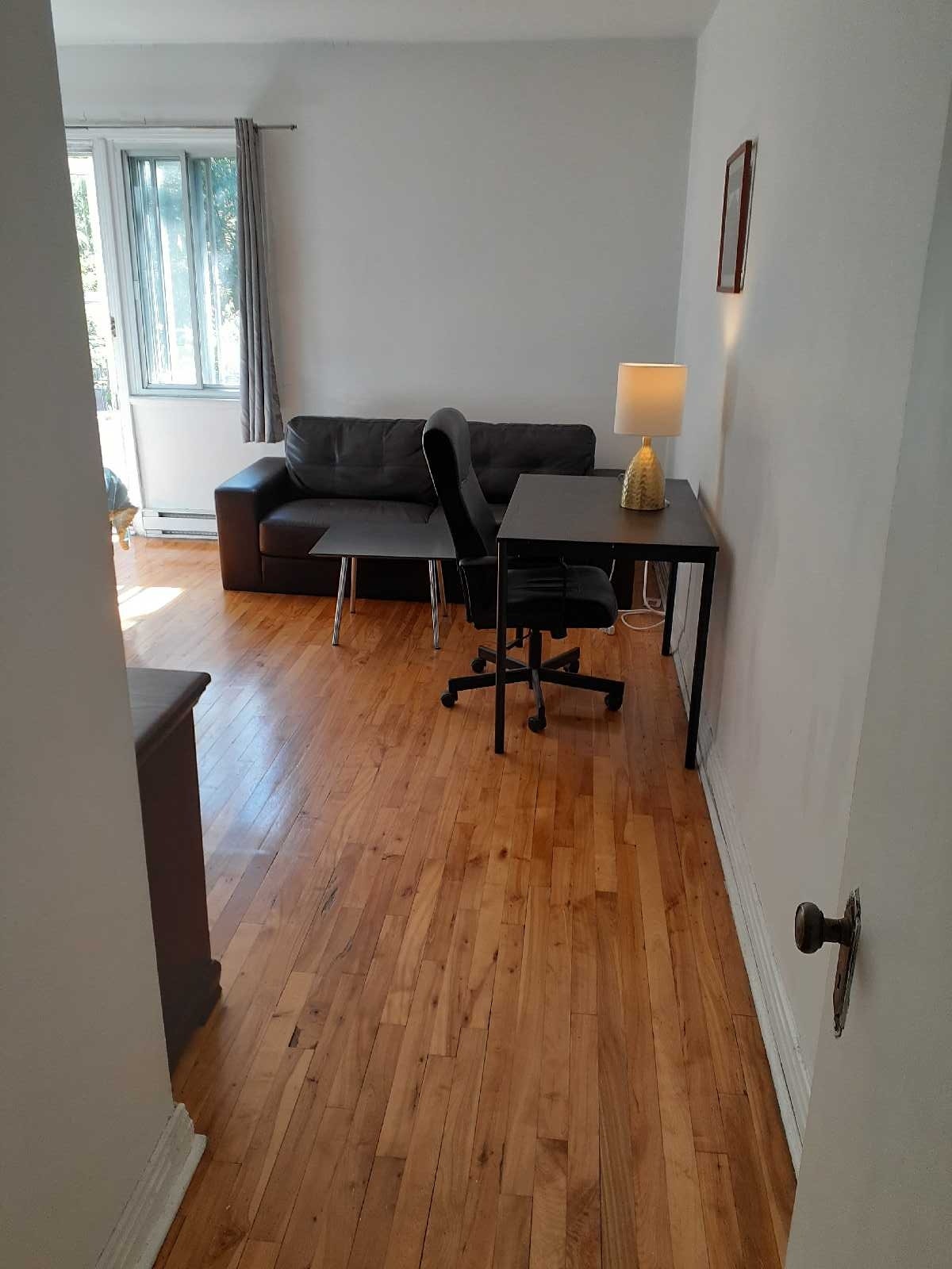 Very large sunny room for rent — photo 3