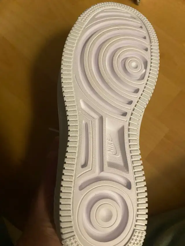 Air Force One’s Women’s 9 in Women's - Shoes in Cambridge - Image 4