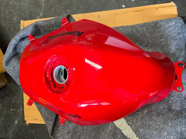 NEW Kawasaki Fuel Tank EX 250 Ninja R 08-12 oem 510865475151 in Other in Barrie - Image 11