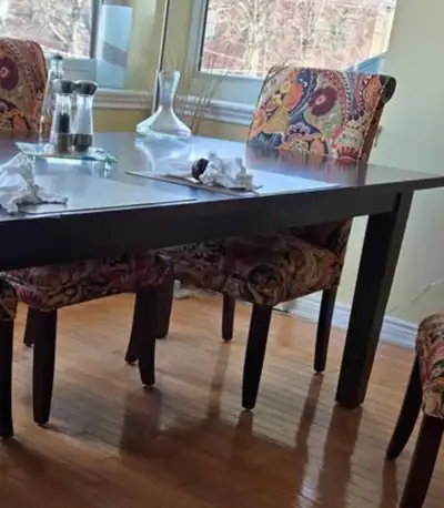 Beautiful solid Mahogany 84" Torrance dining room table.I am moving and need gone ASAP. Paid 1600 fo...