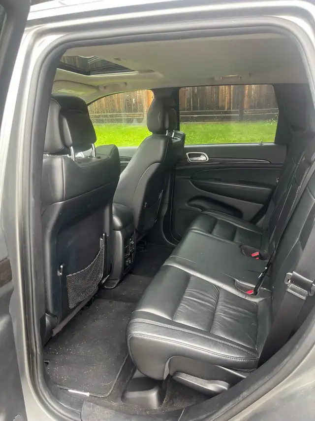 2012 jeep grand Cherokee  in Cars & Trucks in Calgary - Image 6