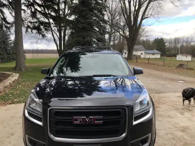 2016 GMC Acadia SE AWD Excellent condition 201000 km, new all season tires