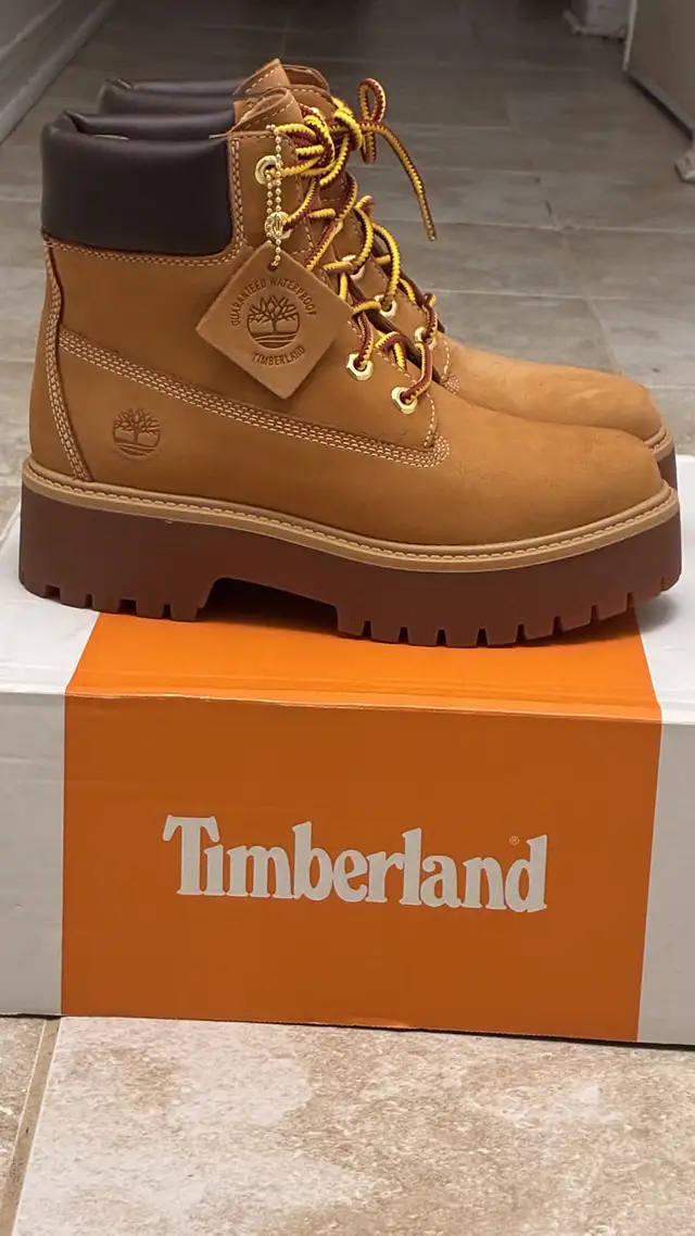 TIMBERLAND HERITAGE PLATFORM 6 IN WATERPROOF BOOTS Size 8 (M) in Women's - Shoes in Mississauga / Peel Region - Image 5