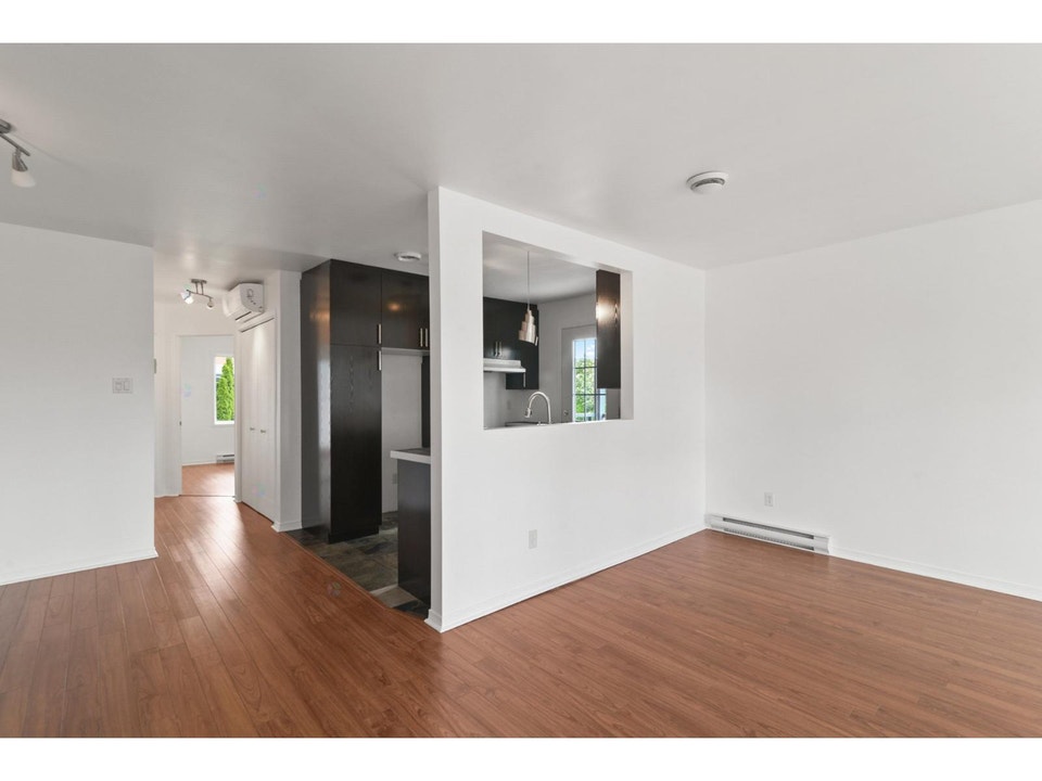Grand condo 4 1/2 à louer à Brossard 5