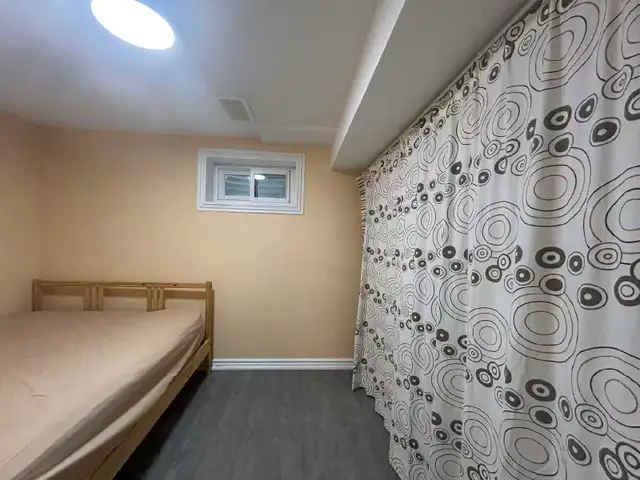 North York Rooms For Rent in Long Term Rentals in City of Toronto - Image 11
