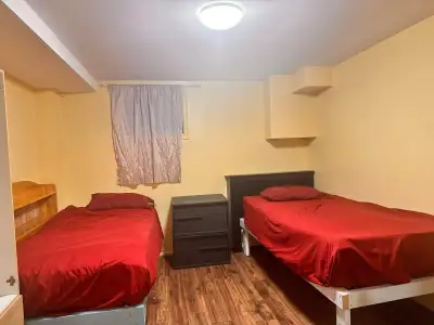Roommate Wanted – Female Occupant for Renovated Apartment Hi everyone! I’m looking for a female room...