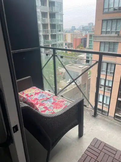Furnished Studio Apartment Heart of Downtown (University and Richmond) MOVE-IN DATE: May 1, 2026 PRI...