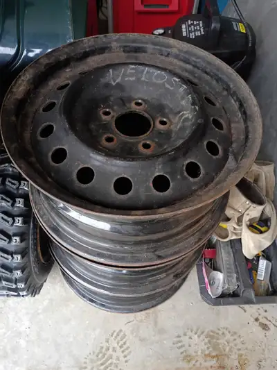 Steel rims from 2015 Hyundai Veloster 17 inch rims used 2 seasons plus spare tire