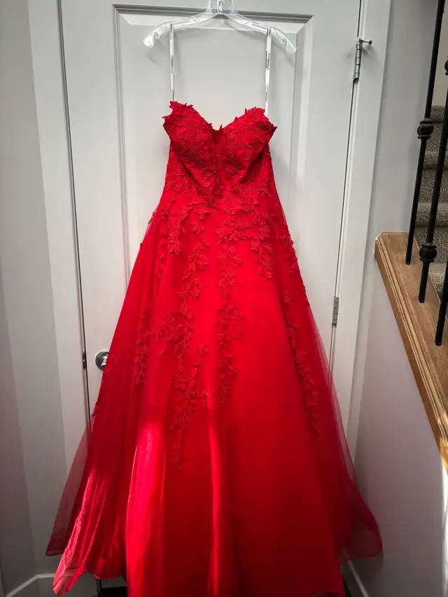 Grad/Prom Dress in Women's - Dresses & Skirts in Calgary - Image 2