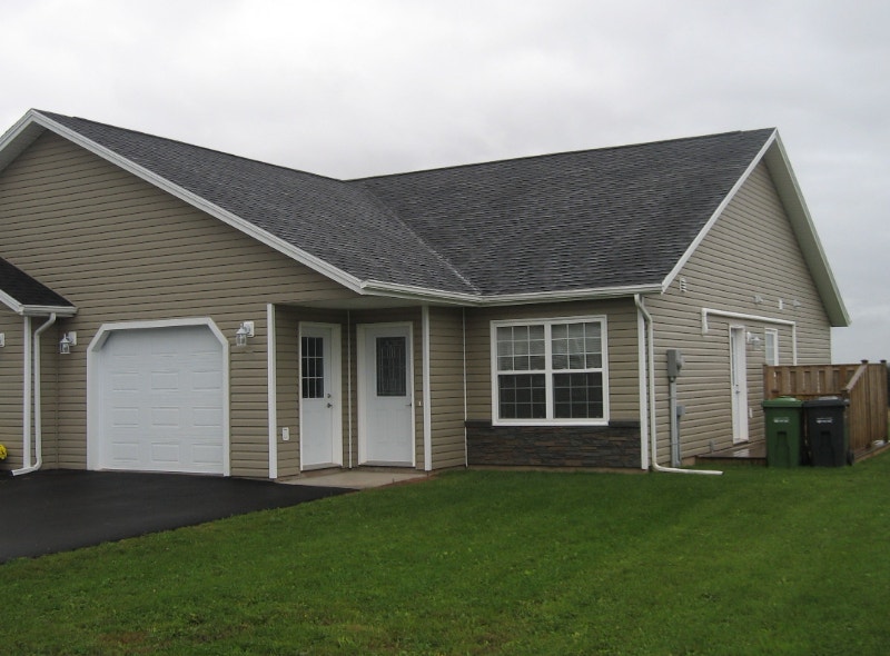 Stratford 2 Bedroom Duplex August 1st Long Term Rentals